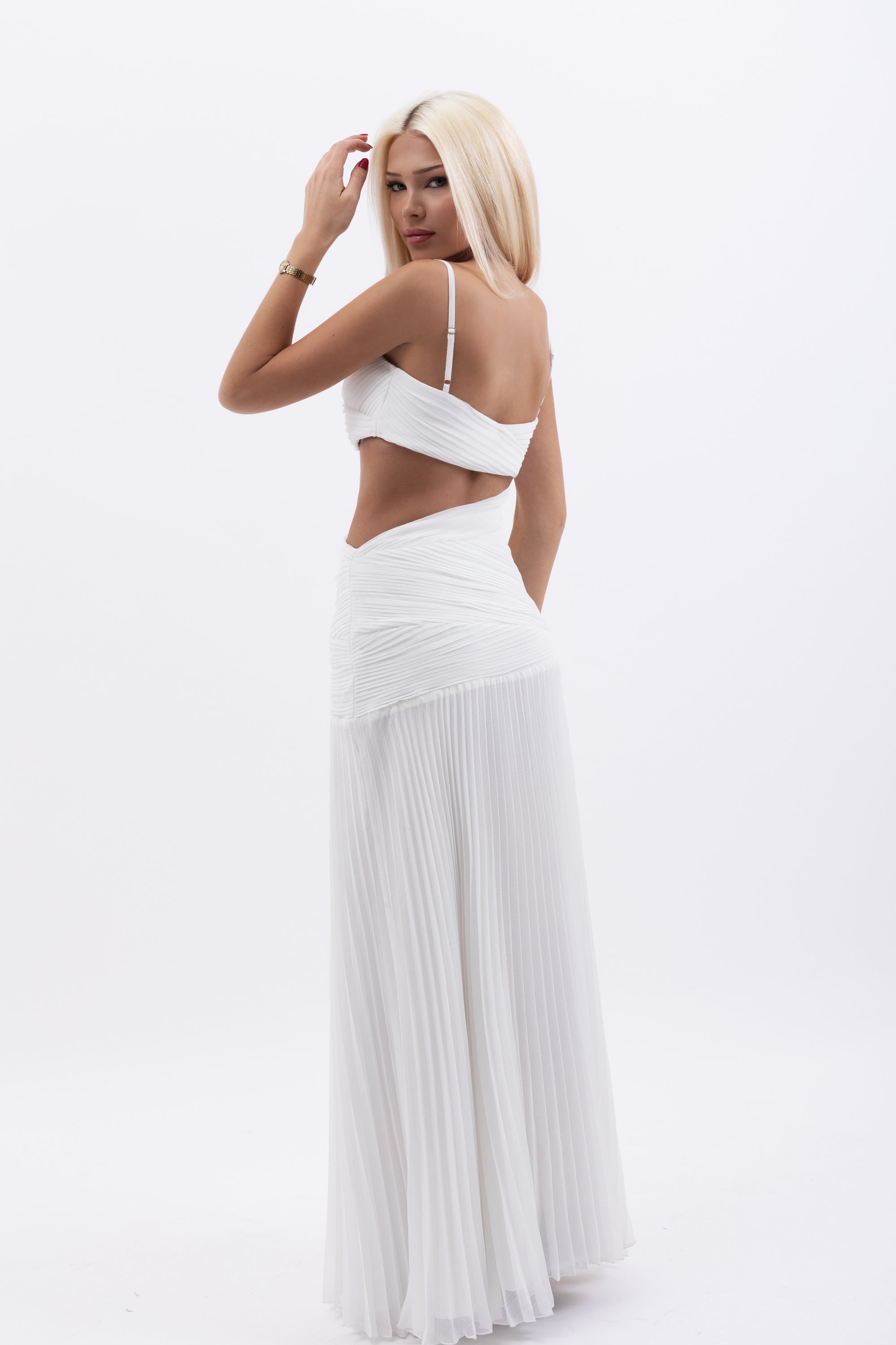 model in the photo is 165cm without heels.